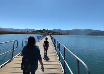 Πάσχα στις Πρέσπες – Εκεί όπου η απλότητα γίνεται βίωμα και η Ανάσταση έρχεται νωρίτερα – Γράφει ο Στράτος Θ. Βασιλόπουλος