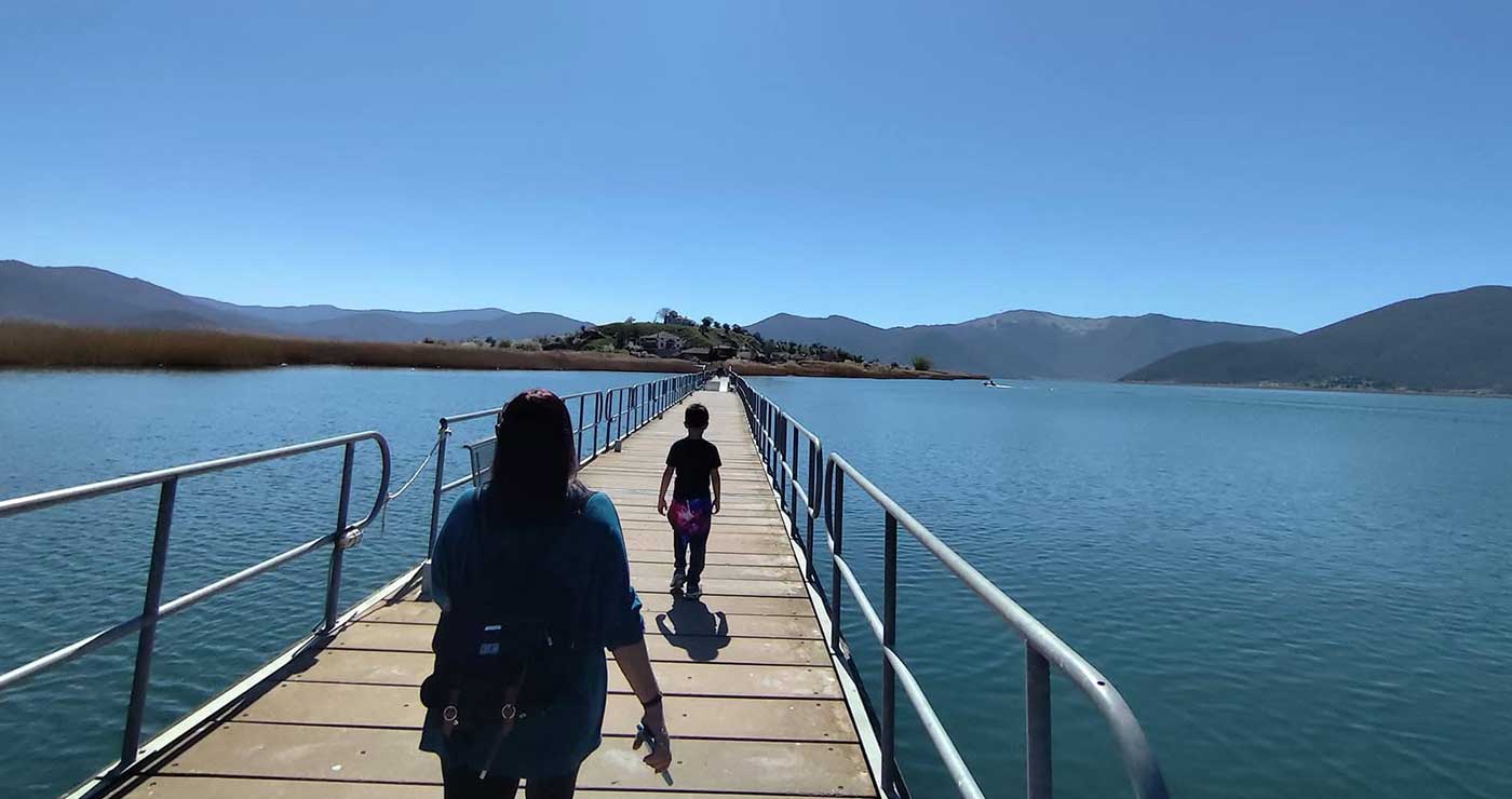 Πάσχα στις Πρέσπες – Εκεί όπου η απλότητα γίνεται βίωμα και η Ανάσταση έρχεται νωρίτερα – Γράφει ο Στράτος Θ. Βασιλόπουλος