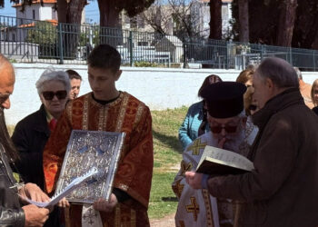 Ξεχωριστό πασχαλινό έθιμο στο Πρωτοχώρι: η Ανάσταση στους δρόμους (Φωτογραφίες)