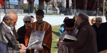 Ξεχωριστό πασχαλινό έθιμο στο Πρωτοχώρι: η Ανάσταση στους δρόμους (Φωτογραφίες)
