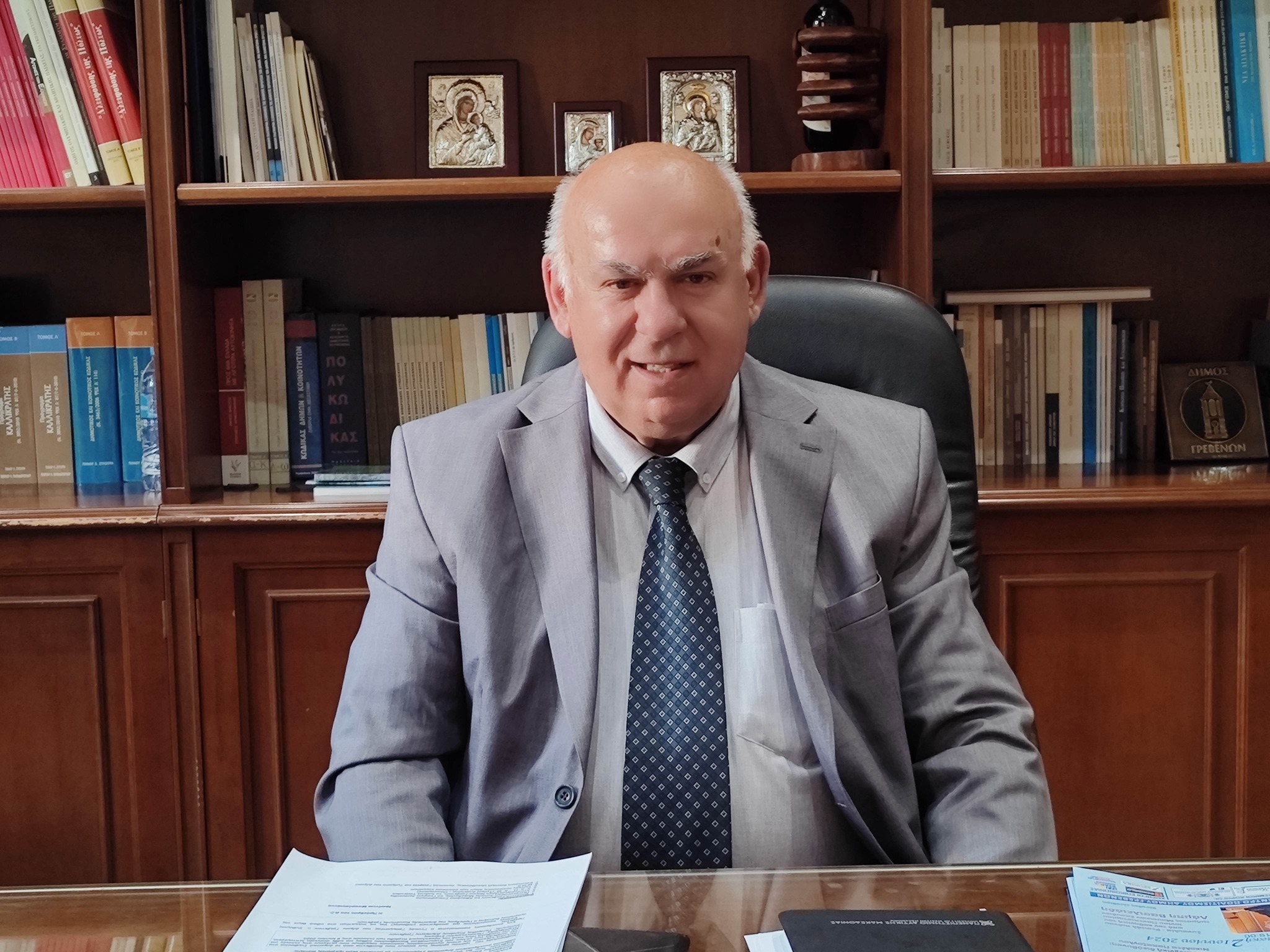 Ο Δήμαρχος Γρεβενών «έκοψε» τις άδειες των υπαλλήλων της Οικονομικής Υπηρεσίας: «Στόχος να πληρωθούν όλα τα εντάλματα στην τοπική αγορά εν όψει Πάσχα»