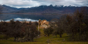 Το TRIETHNÉS FESTIVAL επιστρέφει στις Πρέσπες με ανοιχτή πρόσκληση σε καλλιτέχνες από τρεις χώρες