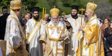 Λαμπρή η Πολυαρχιερατική Θεία Λειτουργία στον Άγιο Αχίλλιο Πρεσπών (Φωτογραφίες)