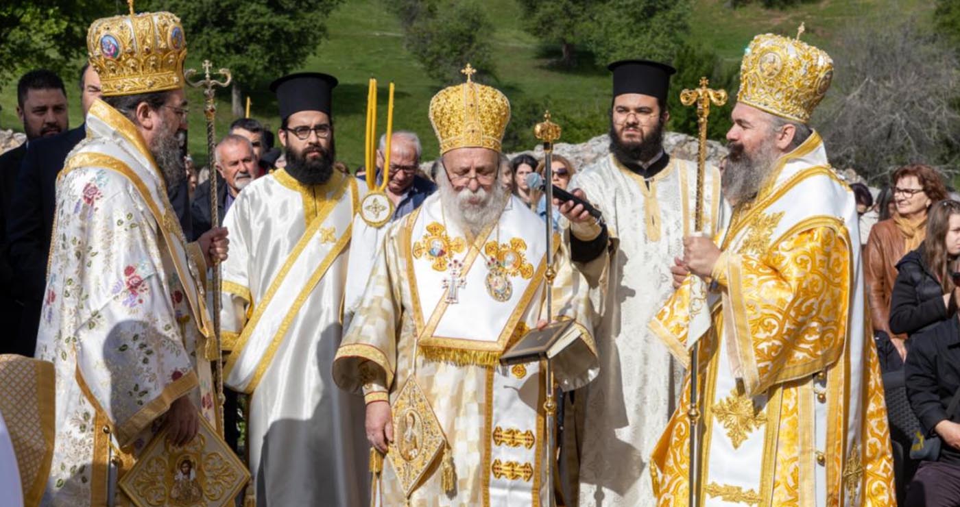 Λαμπρή η Πολυαρχιερατική Θεία Λειτουργία στον Άγιο Αχίλλιο Πρεσπών (Φωτογραφίες)