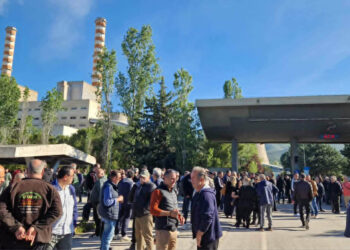 Έσβησαν τα φουγάρα του ΑΗΣ Αγ. Δημητρίου – Διαμαρτυρία εργαζομένων και φορέων στην πύλη του εργοστασίου