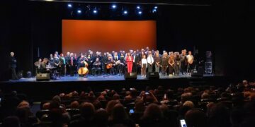 Κοζάνη: Η Αρετή Κετιμέ και τα Παραδοσιακά Σύνολα του ΔΩΚ χάρισαν μια αξέχαστη βραδιά γεμάτη ελληνική μουσική παράδοση (Φωτογραφίες & Βίντεο)