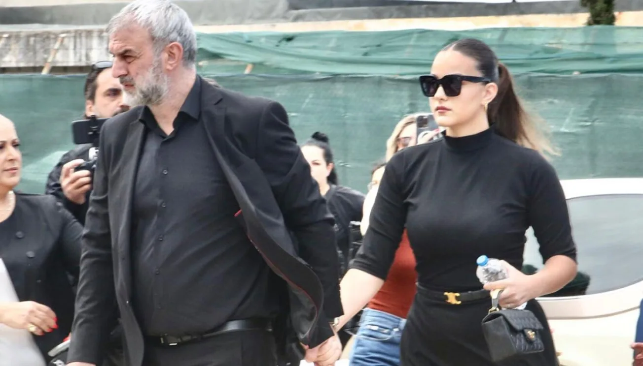 Τραϊανός Δέλλας στο τελευταίο αντίο στη Γωγώ Μαστροκώστα: «Ξεκουράσου αγάπη μου, να είσαι σίγουρη ότι πάλι εσένα θα ερωτευόμουν»