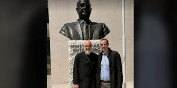 Στη Δερβιτσάνη ο Δημητριάδης: ιδιωτική επίσκεψη ⁠στο άγαλμα του παππού του, συνοδεία του Έντι Ράμα