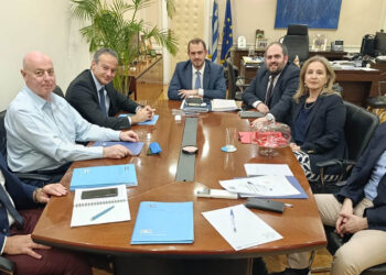 Κατάργηση της τεκμαρτής φορολόγησης ζητά η Συνομοσπονδία Εμπορίου για τις μικρομεσαίες επιχειρήσεις