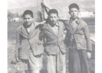 Τρεις μικροί φανατικοί οπαδοί του ΑΡΗ, σε αναμνηστική φώτο, στο γήπεδο, στις 13-3-1953  -Από τη στήλη του Γ. Καζαντζή στον ΠΑΛΜΟ