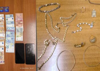 Φλώρινα: Η Αστυνομία εξάρθρωσε νέα σπείρα απατεώνων – Τηλεφωνούσαν ως δήθεν «λογιστές» -Με λεία 14.750 ευρώ μετρητά και κοσμήματα αξίας 12.000 ευρώ