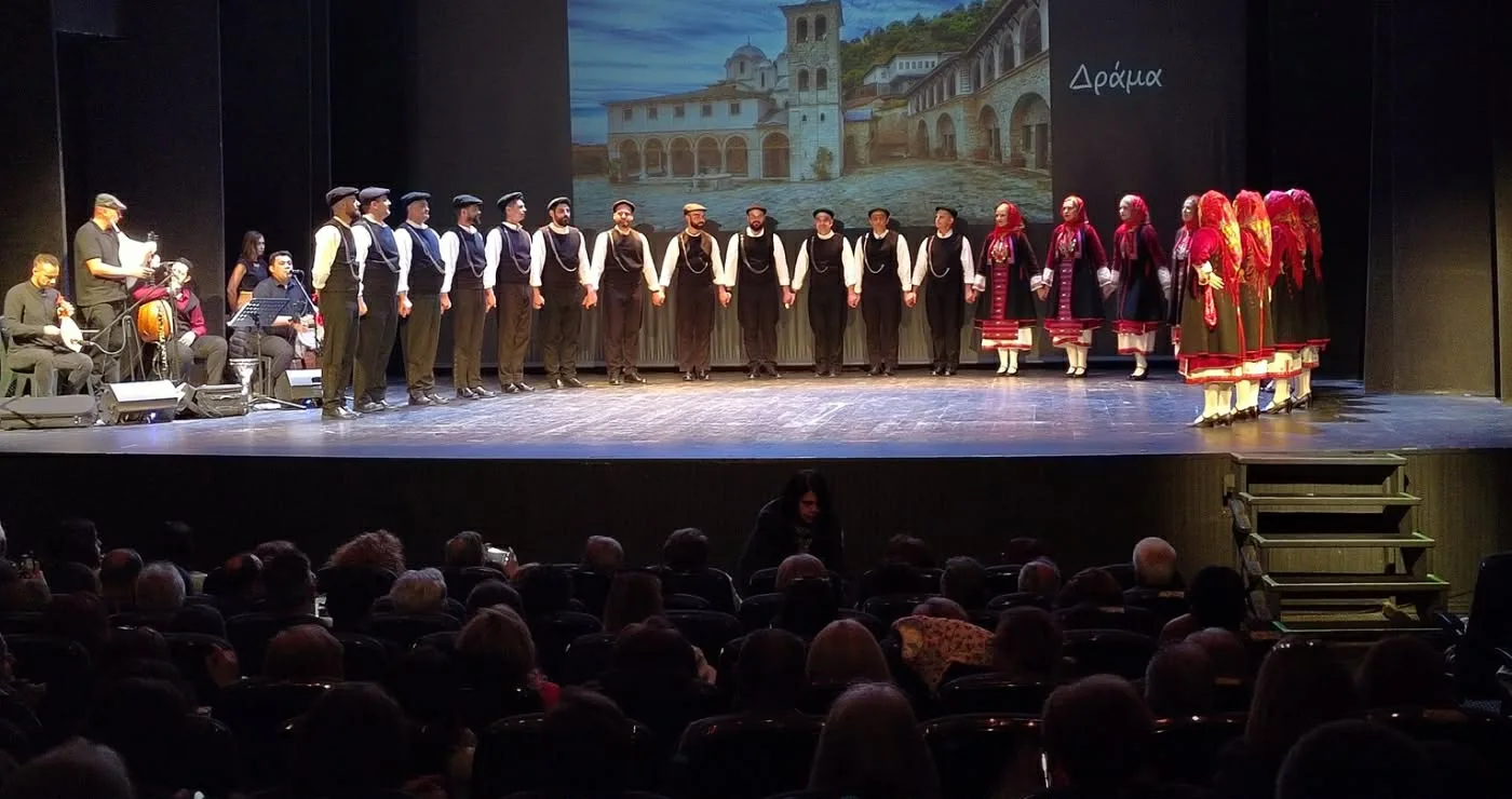 «Ζιμπουρλάκι μου γαλάζιο»: Ένα πολύχρωμο ταξίδι στην ελληνική παράδοση από τον Σύνδεσμο Γραμμάτων και Τεχνών Ν. Κοζάνης (Φωτογραφίες & Βίντεο)