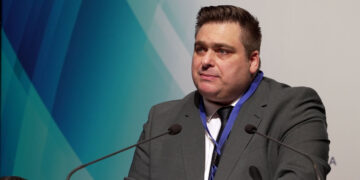 Βουτσινάς για πρόταση Ανδρουλάκη: Το 32ωρο με ίδιες αποδοχές θα πιέσει τις μικρές επιχειρήσεις