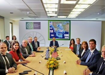 Η HELLENiQ ENERGY επεκτείνει τη στρατηγική συνεργασία της με τη Chevron και στο “Block 10”