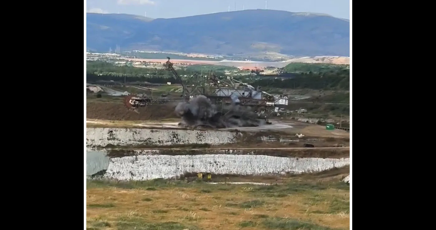 Αποκεφαλίζουνε τους δράκους, STOP (Γράφει η Ράνια Στυλιάδου)