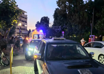 Μικρή αναστάτωση στο μεγάλο Πάρκο επί της Οδού Νοσοκομείου , όταν νεαρός μαθητής έπεσε από το ποδήλατο – Στο σημείο έσπευσαν Δημοτική Αστυνομία και ΕΚΑΒ . (ρεπορτάζ της Κούλας Πουλασιχίδου)