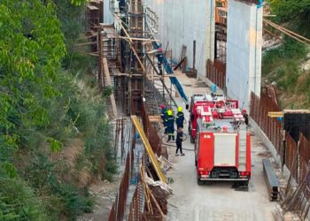 Κοζάνη: Φωτιά στο εργοτάξιο του έργου cut & cover στην περιοχή του ΟΣΕ -Παρέμβαση της Πυροσβεστικής