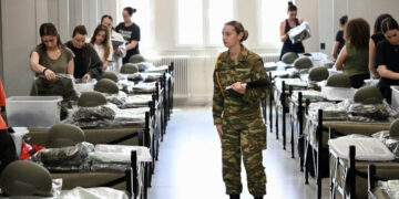 72 γυναίκες παρουσιάστηκαν για εθελοντική θητεία στις Ένοπλες Δυνάμεις