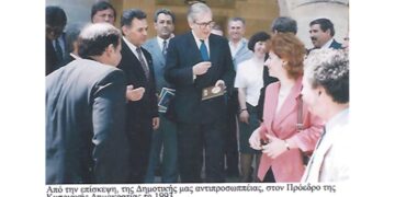 Από την επίσκεψη της Δημοτικής αντιπροσωπείας στην αδελφή πύλη Έγκωμη Κύπρου το 1993 – Από τη στήλη του Γ. Καζαντζή στον ΠΑΛΜΟ