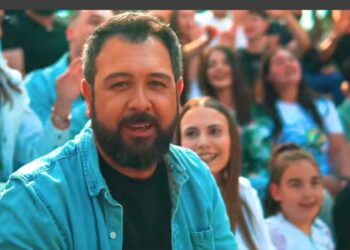 “Εμπάτε σον χορόν”: Κυκλοφόρησε το νέο τραγούδι του Κώστα Πουτακίδη και ήδη κερδίζει το κοινό – Καλή ακρόαση!