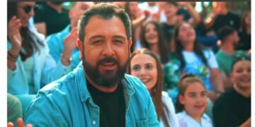 “Εμπάτε σον χορόν”: Κυκλοφόρησε το νέο τραγούδι του Κώστα Πουτακίδη και ήδη κερδίζει το κοινό – Καλή ακρόαση!