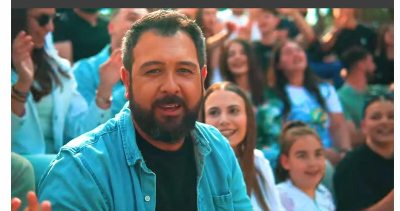 “Εμπάτε σον χορόν”: Κυκλοφόρησε το νέο τραγούδι του Κώστα Πουτακίδη και ήδη κερδίζει το κοινό – Καλή ακρόαση!