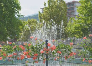 Φλώρινα: Γωνιές της πόλης ομόρφυναν με λουλούδια