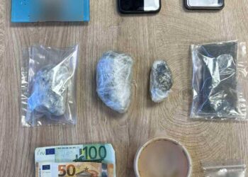 Καστοριά: Συνελήφθη 40χρονος για διακίνηση ναρκωτικών – Είχε καθοδηγήσει 55χρονο σε προμήθεια κάνναβης από τη Θεσσαλονίκη