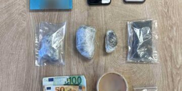 Καστοριά: Συνελήφθη 40χρονος για διακίνηση ναρκωτικών – Είχε καθοδηγήσει 55χρονο σε προμήθεια κάνναβης από τη Θεσσαλονίκη