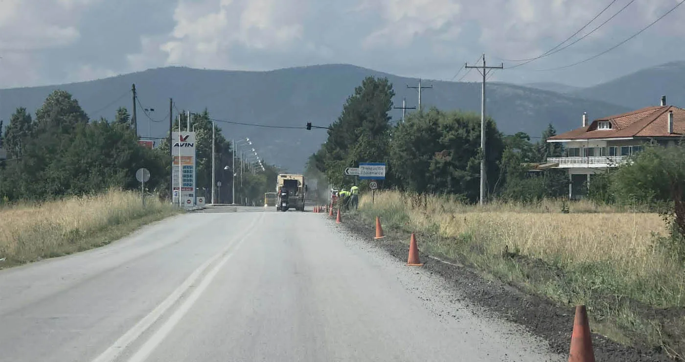 Σε εξέλιξη έργα Οπτικών Ινών στην Επαρχιακή Οδό Πτολεμαΐδας – Περδίκκα (ρεπορτάζ της Κούλας Πουλασιχίδου)