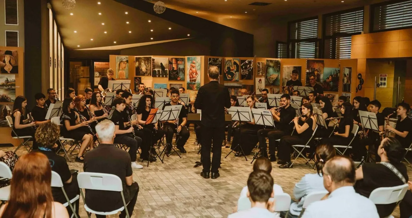 Μια μαγευτική καλοκαιρινή συναυλία χάρισε η Φιλαρμονική «Πανδώρα» στην Κοβεντάρειο Βιβλιοθήκη Κοζάνης