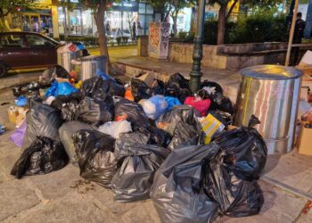 Απλήρωτοι εργαζόμενοι και Κυριακή με γεμάτους κάδους από σκουπίδια στην Κοζάνη
