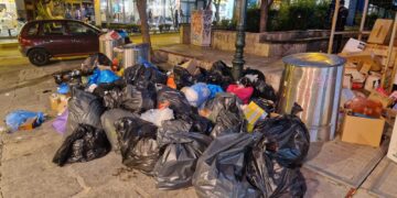 Απλήρωτοι εργαζόμενοι και Κυριακή με γεμάτους κάδους από σκουπίδια στην Κοζάνη