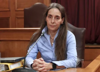 Στη δικογραφία για το κύκλωμα των επιδοτήσεων ΟΠΕΚΕΠΕ στην Κοζάνη και το όνομα της Τυχεροπούλου – Κρατούσε σε κλειδωμένο ερμάριο 12 προσφυγές κατηγορουμένων (video)