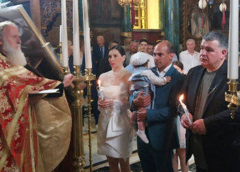 Εμπόριο Εορδαίας: Ο Κωνσταντίνος Βύζας βάπτισε τον γιο του Βασίλη-Ευμένιο (Φωτογραφίες)