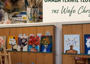 Μια νεαρή γυναίκα ζωγραφίζει σε ένα εργαστήριο τέχνης στο Τσοτύλι, μέρος του πολιτιστικού καλοκαιριού του δήμου Βοΐου.
