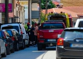 Πτολεμαΐδα τώρα: Συναγερμός σε Πυροσβεστική και ΕΚΑΒ – Άνδρας έπεσε από τον φωταγωγό του 3ου ορόφου, εκτελώντας εργασίες
