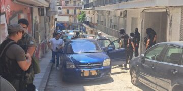 Φύλλο και φτερό το σπίτι του 25χρονου που συνελήφθη για τη δολοφονία της Βάγιας Νέστορα, αποχώρησε η Αντιτρομοκρατική