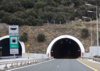 Μεγάλη ουρά οχημάτων στην Εγνατία από Βέροια προς Κοζάνη – Πήρε φωτιά φορτηγό