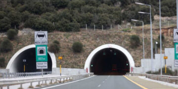 Μεγάλη ουρά οχημάτων στην Εγνατία από Βέροια προς Κοζάνη – Πήρε φωτιά φορτηγό