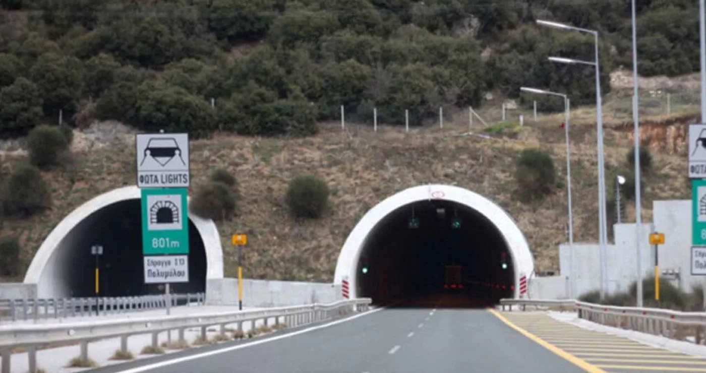Μεγάλη ουρά οχημάτων στην Εγνατία από Βέροια προς Κοζάνη – Πήρε φωτιά φορτηγό