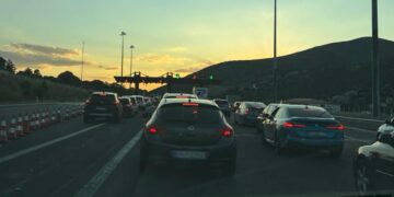 Χάος στα διόδια Πολυμύλου προς Κοζάνη – Ουρές και αναμονή άνω των 20 λεπτών (Βίντεο)