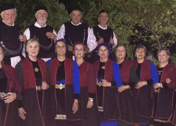 Γρεβενιώτικοι χοροί στην Καρυδίτσα από τον Σύλλογο «Ο Αιμιλιανός»