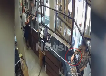 Κοζάνη: Δείτε VIDEO από ζυγάρι που υποδύθηκε τους πελάτες σε κατάστημα και άρπαξε κοσμήματα