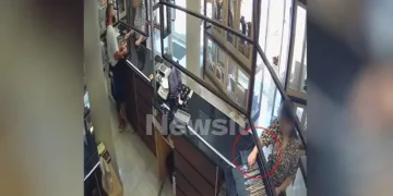 Κοζάνη: Δείτε VIDEO από ζυγάρι που υποδύθηκε τους πελάτες σε κατάστημα και άρπαξε κοσμήματα