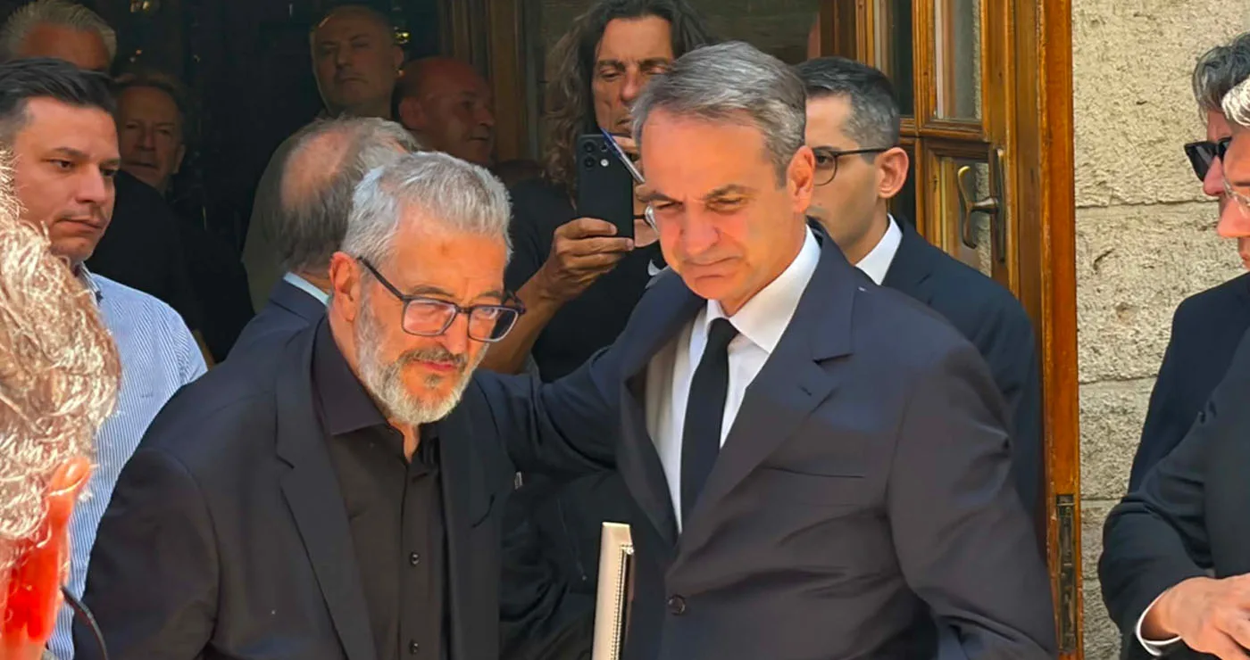 Στο πλευρό της οικογένειας Νέστορα ο Πρωθυπουργός – Συνομίλησε και με αρκετό κόσμο