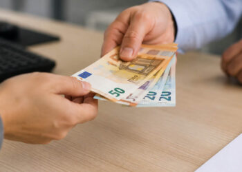 Καύσωνας στην Κοζάνη: Συνεχής ανεφοδιασμός των ποτιστρών για τα αδέσποτα