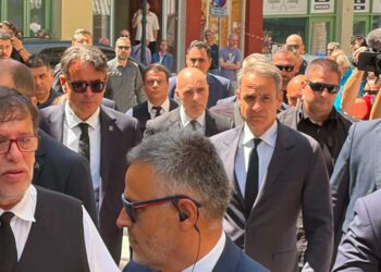 Η άφιξη του Πρωθυπουργού Κυριάκου Μητσοτάκη στην κηδεία της Βάγιας Νέστορα στην Κοζάνη (Βίντεο-ΦΩΤΟ)
