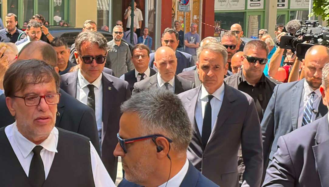 Η άφιξη του Πρωθυπουργού Κυριάκου Μητσοτάκη στην κηδεία της Βάγιας Νέστορα στην Κοζάνη (Βίντεο-ΦΩΤΟ)