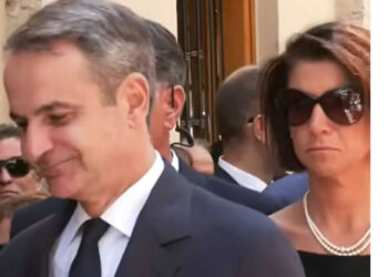 Η Αλεξία Μπακογιάννη στο τελευταίο «αντίο» της Βάγιας Νέστορα